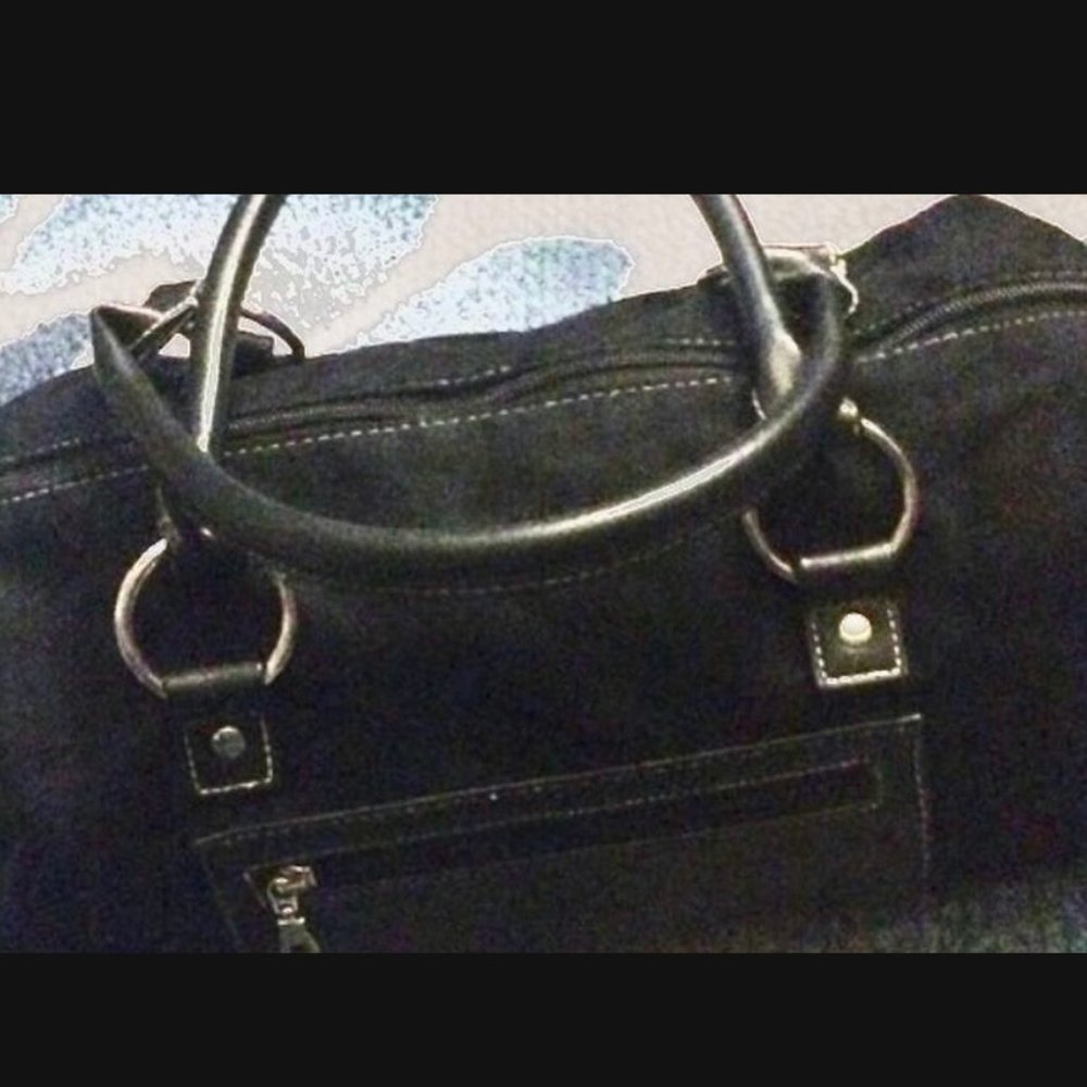 Estee Lauder Black Travel Bag *BRAND NEW* (STILL IN ORIGINAL PACKAGING)